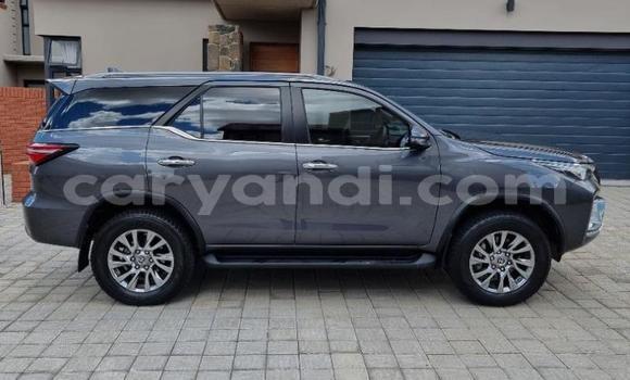 Acheter Occasion Voiture Toyota Fortuner Gris à Livingstone, Zambie Acheter Occasion Voiture Toyota Fortuner Gris à Livingstone, Zambie