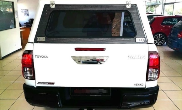 Tenga Tsaru Toyota Hilux Chena Mota in Ndola in Zambia Tenga Tsaru Toyota Hilux Chena Mota in Ndola in Zambia