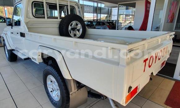 Acheter Occasion Voiture Toyota Land Cruiser Blanc à Ndola, Zambie Acheter Occasion Voiture Toyota Land Cruiser Blanc à Ndola, Zambie