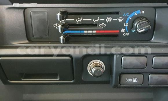 Acheter Occasion Voiture Toyota Land Cruiser Blanc à Ndola, Zambie Acheter Occasion Voiture Toyota Land Cruiser Blanc à Ndola, Zambie