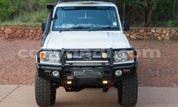 Acheter Occasion Voiture Toyota Land Cruiser Blanc à Ndola, Zambie Acheter Occasion Voiture Toyota Land Cruiser Blanc à Ndola, Zambie