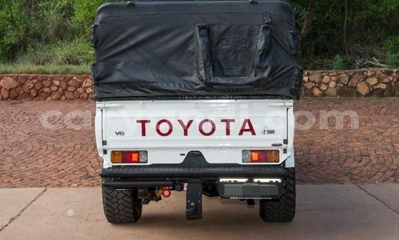 Acheter Occasion Voiture Toyota Land Cruiser Blanc à Ndola, Zambie Acheter Occasion Voiture Toyota Land Cruiser Blanc à Ndola, Zambie