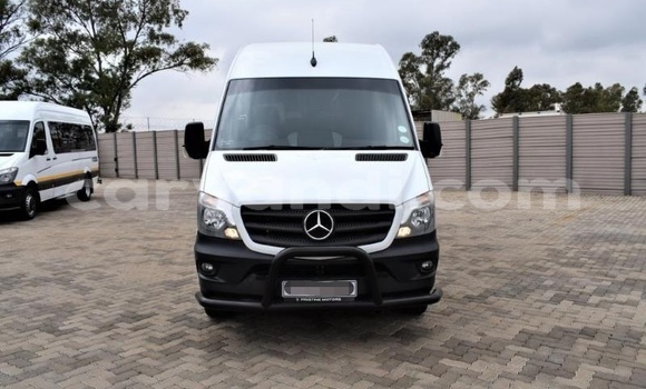 Tenga Tsaru Mercedes‒Benz Viano Chena Mota in Lusaka in Zambia Tenga Tsaru Mercedes‒Benz Viano Chena Mota in Lusaka in Zambia