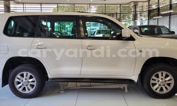 Acheter Occasion Voiture Toyota Land Cruiser Blanc à Lusaka, Zambie Acheter Occasion Voiture Toyota Land Cruiser Blanc à Lusaka, Zambie
