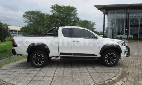 Acheter Occasion Voiture Toyota Hilux Blanc à Kitwe, Zambie Acheter Occasion Voiture Toyota Hilux Blanc à Kitwe, Zambie