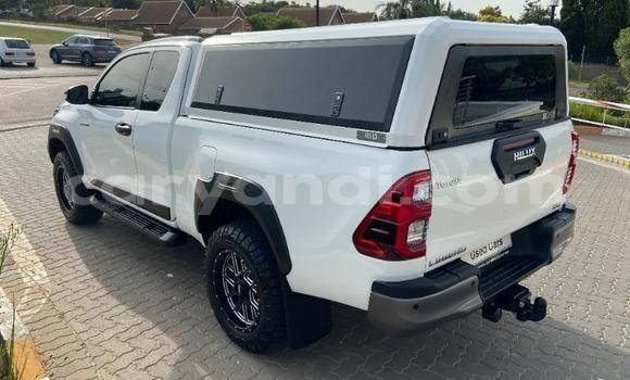 Acheter Occasion Voiture Toyota Hilux Blanc à Livingstone, Zambie Acheter Occasion Voiture Toyota Hilux Blanc à Livingstone, Zambie