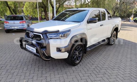Buy Used Toyota Hilux White Car in Livingstone in Zambia