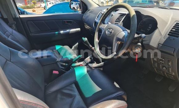 Acheter Occasion Voiture Toyota Hilux Blanc à Livingstone, Zambie Acheter Occasion Voiture Toyota Hilux Blanc à Livingstone, Zambie