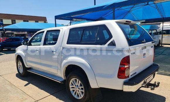 Acheter Occasion Voiture Toyota Hilux Blanc à Livingstone, Zambie Acheter Occasion Voiture Toyota Hilux Blanc à Livingstone, Zambie