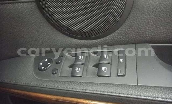 Acheter Import Voiture BMW 3–Series Noir à Lusaka, Zambie Acheter Import Voiture BMW 3–Series Noir à Lusaka, Zambie