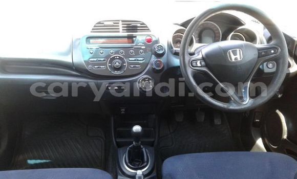 Nunua Ilio tumika Honda Jazz Fedha Gari ndani ya Livingstone nchini Zambia Nunua Ilio tumika Honda Jazz Fedha Gari ndani ya Livingstone nchini Zambia