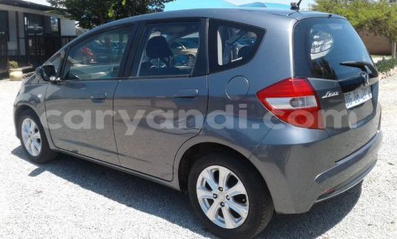 Nunua Ilio tumika Honda Jazz Fedha Gari ndani ya Livingstone nchini Zambia Nunua Ilio tumika Honda Jazz Fedha Gari ndani ya Livingstone nchini Zambia