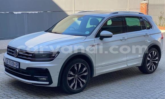 Acheter Occasion Voiture Volkswagen Tiguan Blanc à Livingstone, Zambie