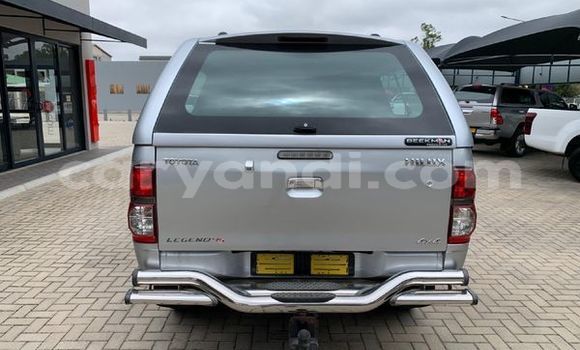 Acheter Occasion Voiture Toyota Hilux Gris à Livingstone, Zambie Acheter Occasion Voiture Toyota Hilux Gris à Livingstone, Zambie