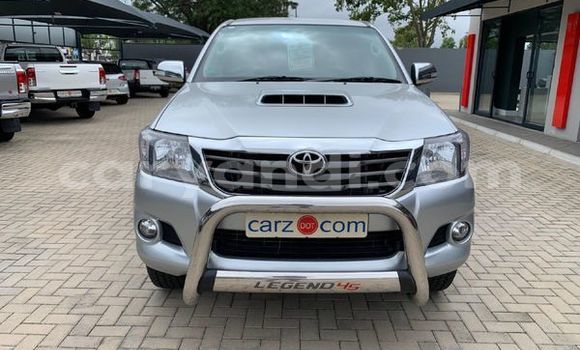 Acheter Occasion Voiture Toyota Hilux Gris à Livingstone, Zambie Acheter Occasion Voiture Toyota Hilux Gris à Livingstone, Zambie