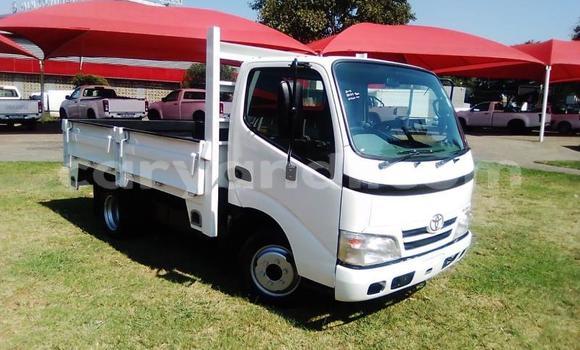 Acheter Occasion Utilitaire Toyota Dyna Blanc à Chingola, Zambie Acheter Occasion Utilitaire Toyota Dyna Blanc à Chingola, Zambie