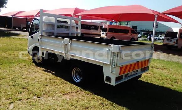 Acheter Occasion Utilitaire Toyota Dyna Blanc à Chingola, Zambie Acheter Occasion Utilitaire Toyota Dyna Blanc à Chingola, Zambie