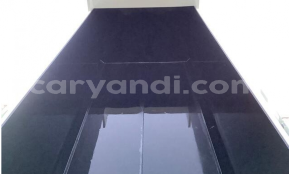 Tenga Tsaru Mitsubishi Fuso Chena Rori in Livingstone in Zambia Tenga Tsaru Mitsubishi Fuso Chena Rori in Livingstone in Zambia