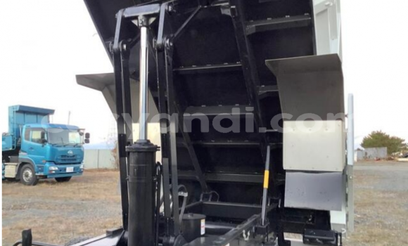 Tenga Tsaru Mitsubishi Fuso Chena Rori in Livingstone in Zambia Tenga Tsaru Mitsubishi Fuso Chena Rori in Livingstone in Zambia