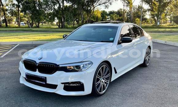 Acheter Occasion Voiture BMW 5–Series Blanc à Livingstone, Zambie Acheter Occasion Voiture BMW 5–Series Blanc à Livingstone, Zambie
