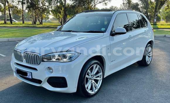Acheter Occasion Voiture BMW X5 M Blanc à Livingstone, Zambie Acheter Occasion Voiture BMW X5 M Blanc à Livingstone, Zambie