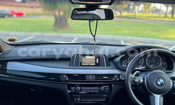 Acheter Occasion Voiture BMW X5 M Blanc à Livingstone, Zambie Acheter Occasion Voiture BMW X5 M Blanc à Livingstone, Zambie