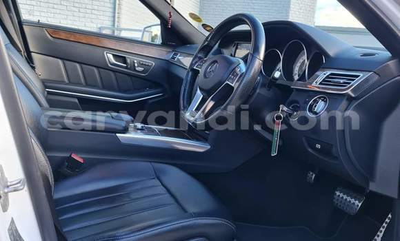 Buy Used Mercedes‒Benz E–Class White Car in Kitwe in Zambia Buy Used Mercedes‒Benz E–Class White Car in Kitwe in Zambia