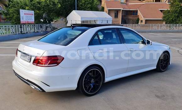 Buy Used Mercedes‒Benz E–Class White Car in Kitwe in Zambia Buy Used Mercedes‒Benz E–Class White Car in Kitwe in Zambia