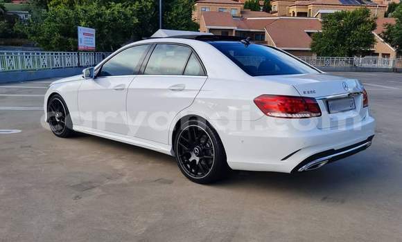 Buy Used Mercedes‒Benz E–Class White Car in Kitwe in Zambia Buy Used Mercedes‒Benz E–Class White Car in Kitwe in Zambia