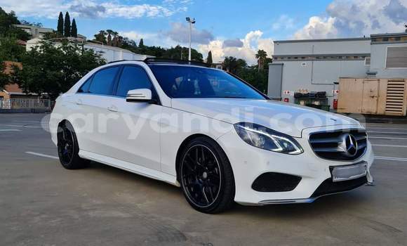Buy Used Mercedes‒Benz E–Class White Car in Kitwe in Zambia Buy Used Mercedes‒Benz E–Class White Car in Kitwe in Zambia