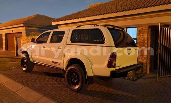 Acheter Occasion Voiture Toyota Hilux Blanc à Lusaka, Zambie Acheter Occasion Voiture Toyota Hilux Blanc à Lusaka, Zambie