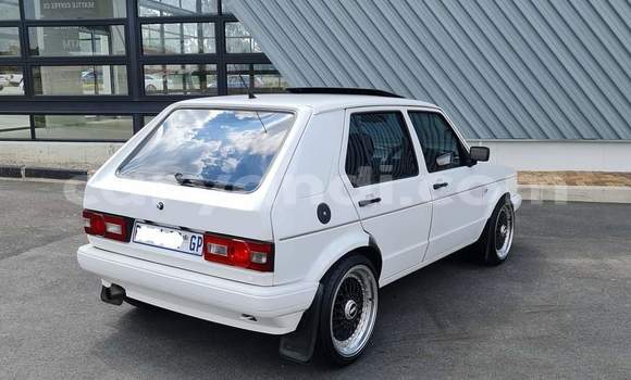 Acheter Occasion Voiture Volkswagen Golf Blanc à Livingstone, Zambie Acheter Occasion Voiture Volkswagen Golf Blanc à Livingstone, Zambie