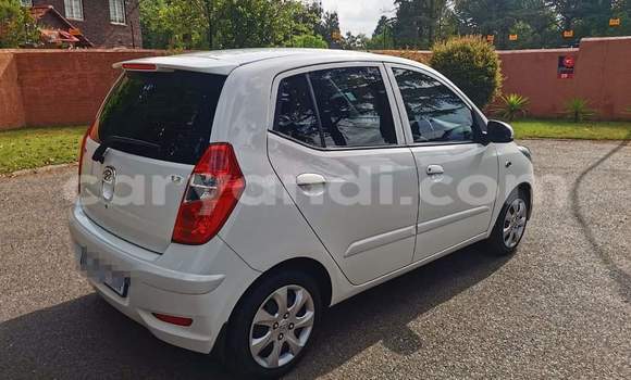 Tenga Tsaru Hyundai i10 Chena Mota in Livingstone in Zambia Tenga Tsaru Hyundai i10 Chena Mota in Livingstone in Zambia