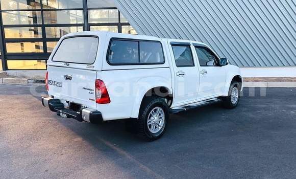 Acheter Occasion Voiture Isuzu KB Blanc à Kitwe, Zambie Acheter Occasion Voiture Isuzu KB Blanc à Kitwe, Zambie