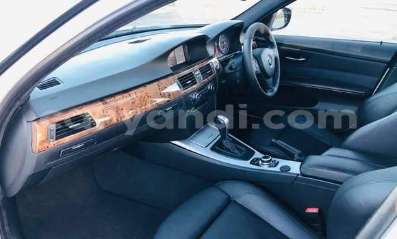 Acheter Occasion Voiture BMW 3–Series Blanc à Kitwe, Zambie Acheter Occasion Voiture BMW 3–Series Blanc à Kitwe, Zambie