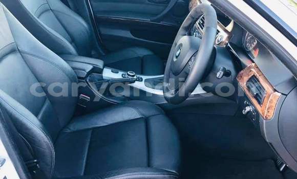 Acheter Occasion Voiture BMW 3–Series Blanc à Kitwe, Zambie Acheter Occasion Voiture BMW 3–Series Blanc à Kitwe, Zambie
