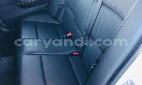 Acheter Occasion Voiture BMW 3–Series Blanc à Kitwe, Zambie Acheter Occasion Voiture BMW 3–Series Blanc à Kitwe, Zambie