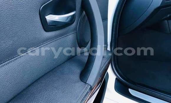 Acheter Occasion Voiture BMW 3–Series Blanc à Kitwe, Zambie Acheter Occasion Voiture BMW 3–Series Blanc à Kitwe, Zambie
