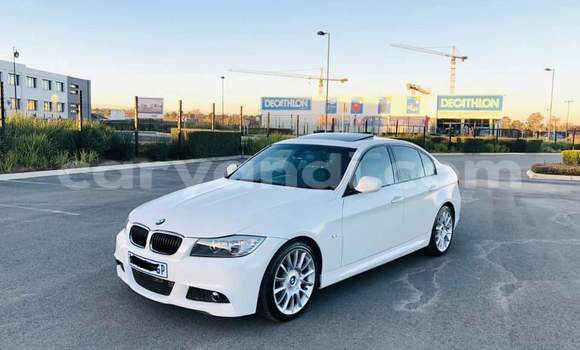 Acheter Occasion Voiture BMW 3–Series Blanc à Kitwe, Zambie Acheter Occasion Voiture BMW 3–Series Blanc à Kitwe, Zambie
