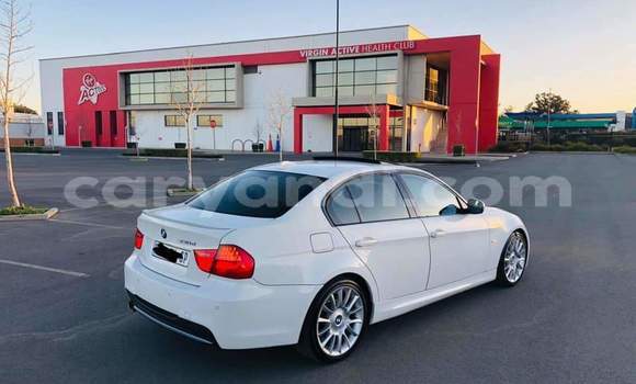 Acheter Occasion Voiture BMW 3–Series Blanc à Kitwe, Zambie Acheter Occasion Voiture BMW 3–Series Blanc à Kitwe, Zambie