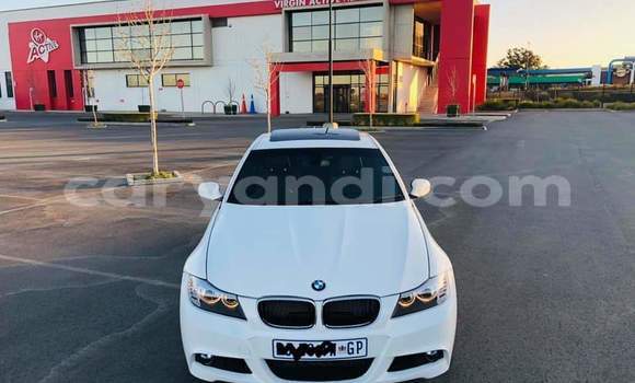 Acheter Occasion Voiture BMW 3–Series Blanc à Kitwe, Zambie Acheter Occasion Voiture BMW 3–Series Blanc à Kitwe, Zambie