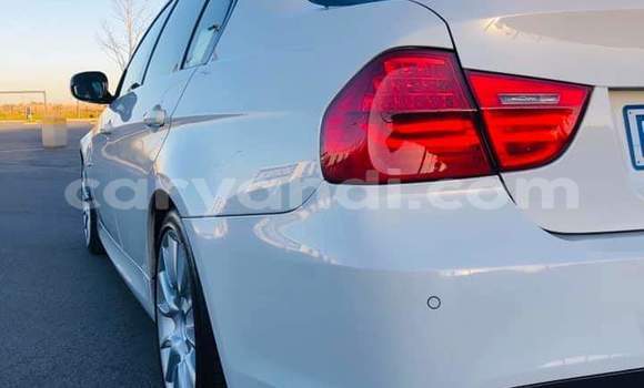Acheter Occasion Voiture BMW 3–Series Blanc à Kitwe, Zambie Acheter Occasion Voiture BMW 3–Series Blanc à Kitwe, Zambie