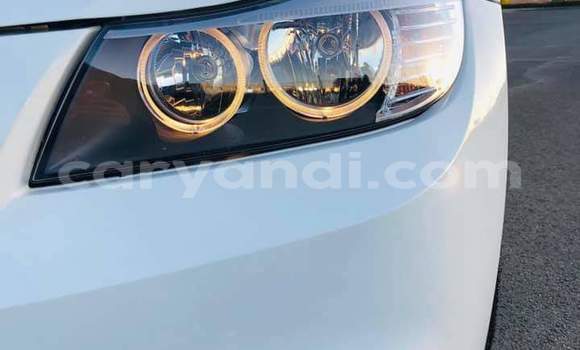 Acheter Occasion Voiture BMW 3–Series Blanc à Kitwe, Zambie Acheter Occasion Voiture BMW 3–Series Blanc à Kitwe, Zambie