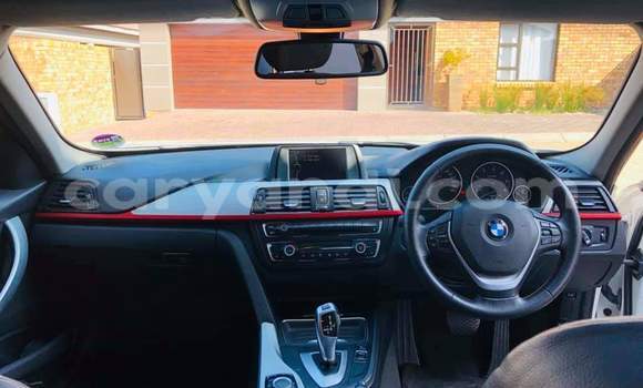 Acheter Occasion Voiture BMW 3–Series Blanc à Livingstone, Zambie Acheter Occasion Voiture BMW 3–Series Blanc à Livingstone, Zambie