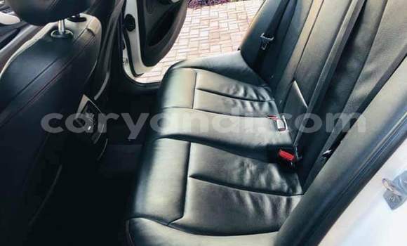Acheter Occasion Voiture BMW 3–Series Blanc à Livingstone, Zambie Acheter Occasion Voiture BMW 3–Series Blanc à Livingstone, Zambie