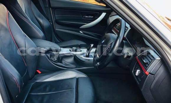 Acheter Occasion Voiture BMW 3–Series Blanc à Livingstone, Zambie Acheter Occasion Voiture BMW 3–Series Blanc à Livingstone, Zambie