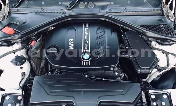 Acheter Occasion Voiture BMW 3–Series Blanc à Livingstone, Zambie Acheter Occasion Voiture BMW 3–Series Blanc à Livingstone, Zambie
