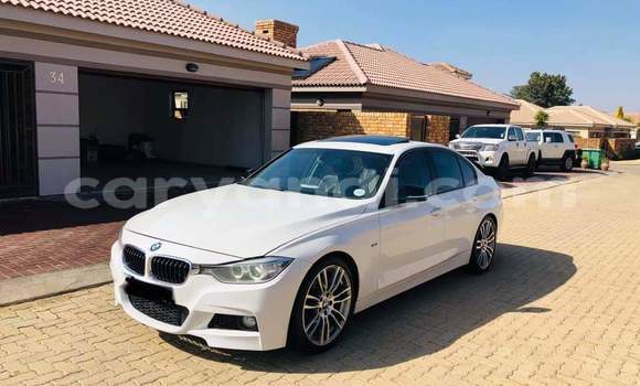 Acheter Occasion Voiture BMW 3–Series Blanc à Livingstone, Zambie Acheter Occasion Voiture BMW 3–Series Blanc à Livingstone, Zambie