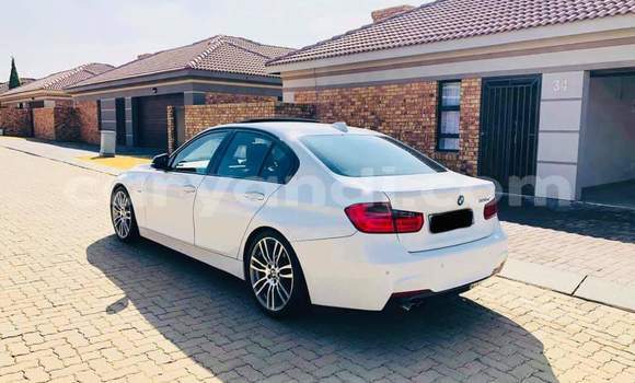 Acheter Occasion Voiture BMW 3–Series Blanc à Livingstone, Zambie Acheter Occasion Voiture BMW 3–Series Blanc à Livingstone, Zambie
