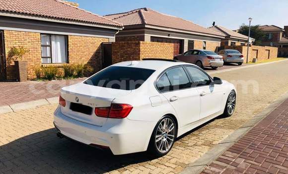 Acheter Occasion Voiture BMW 3–Series Blanc à Livingstone, Zambie Acheter Occasion Voiture BMW 3–Series Blanc à Livingstone, Zambie